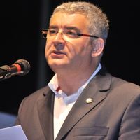 Lee más sobre el artículo LEGADO FAMILIAR” AHONDA EN UNAS RAÍCES Y MISTERIOS CERCANOS